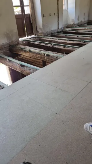 Proyectos de madera: casas, caseríos, lonjas