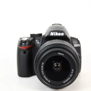 Kit Cámara Nikon D3000 + Lente 18-55mm VR