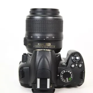 Kit Cámara Nikon D3000 + Lente 18-55mm VR