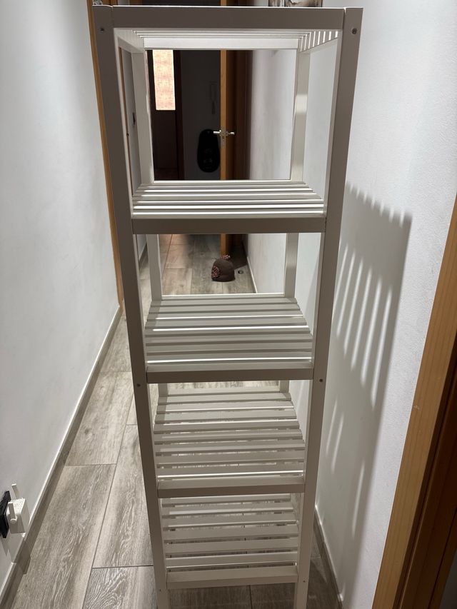 Estantería blanca de madera