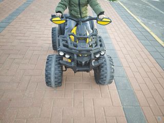 Quad eléctrico infantil amarillo