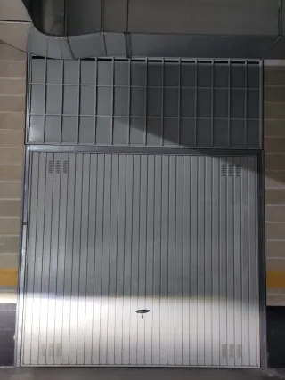 Garaje cerrado con altillo. Arriluzea kalea.