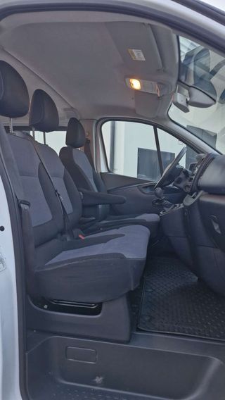 Opel Vivaro 2016 con 6 plazas pegatina C