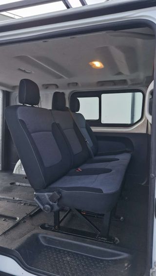 Opel Vivaro 2016 con 6 plazas pegatina C