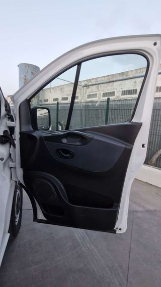 Opel Vivaro 2016 con 6 plazas pegatina C