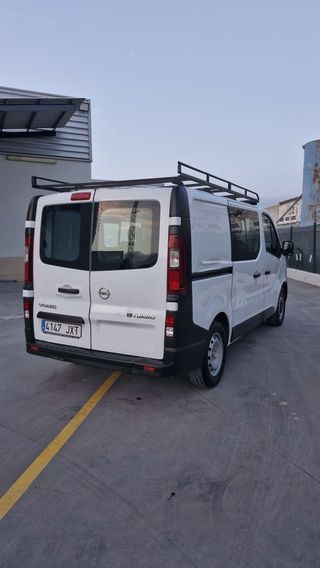 Opel Vivaro 2016 con 6 plazas pegatina C