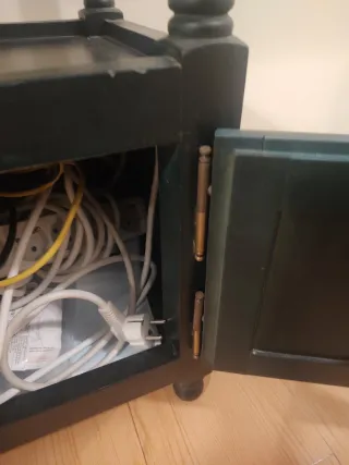 Mesita de noche de madera maciza