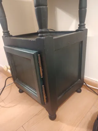 Mesita de noche de madera maciza