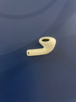 Aipod 4 izq con Anc y estuche de carga