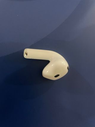 Aipod 4 izq con Anc y estuche de carga