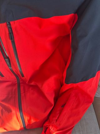 Chaqueta The North Face Roja y Negra