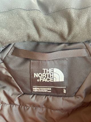 Chaqueta The North Face Roja y Negra