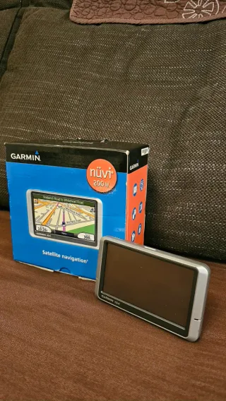 GPS Garmin nüvi 200w con caja y cargador