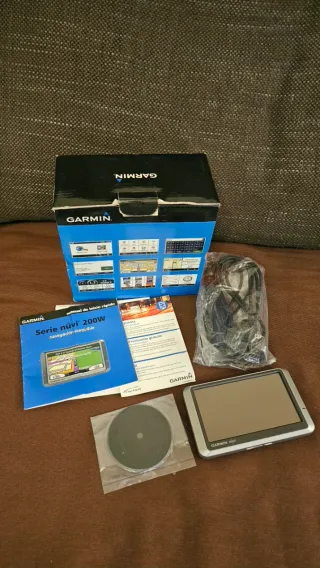GPS Garmin nüvi 200w con caja y cargador