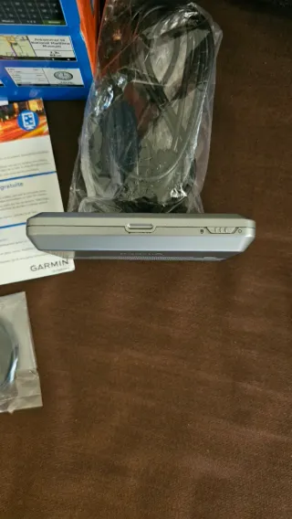 GPS Garmin nüvi 200w con caja y cargador