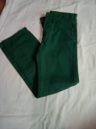 Pantalones verdes para niño