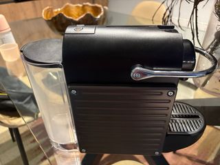 Cafetera Nespresso Negra