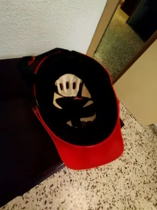 Casco de moto rojo