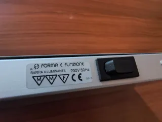 Barra illuminazione alluminio sottopensile presa