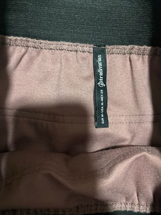 Falda de plumas rosa