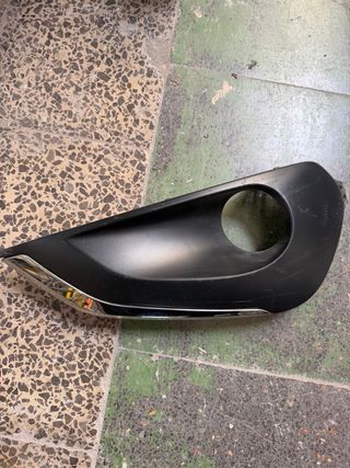 Rejilla frontal Peugeot 208