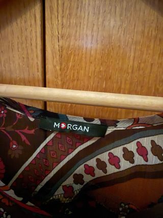 Blusa Morgan Talla S Estampada y detalles dorados