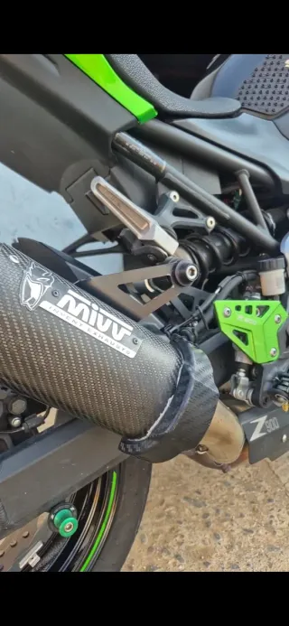 Kawasaki Z900 Negra y Verde