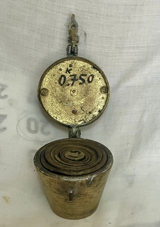 Ponderal de bronce siglo XIX