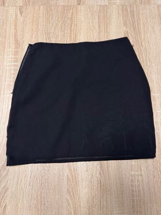 Falda negra con lentejuelas doradas y plateadas