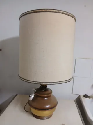 Lampada da tavolo vintage o da terra