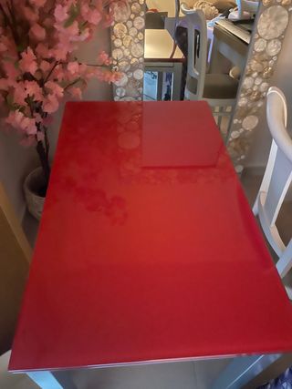 Mesa de cocina cristal roja y metal