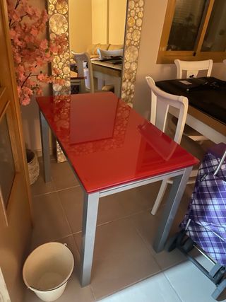 Mesa de cocina cristal roja y metal