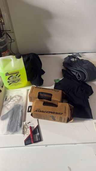 : Lote Bici: Aceite, Cubiertas, Guantes y Más