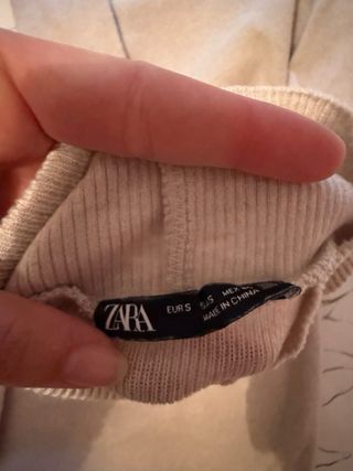 Vestido Zara cuello alto beige talla S