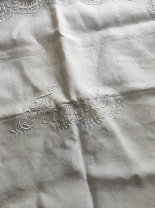 Cojín de lino con bordado