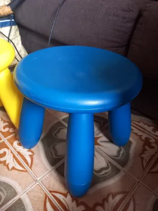 Taburetes infantiles de plástico (4 unidades)