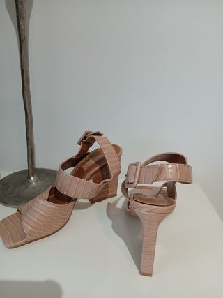 Sandalias de tacón beige