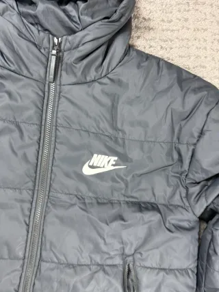 ¡¡OFERTA!! Talla S Chaqueta Nike Negra con Capucha