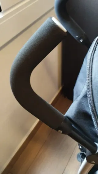 Carrito de bebé negro