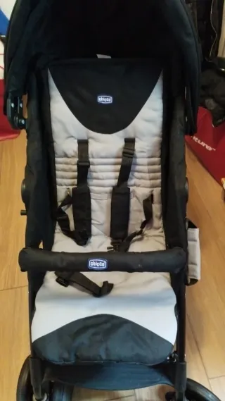 Carrito de bebé negro