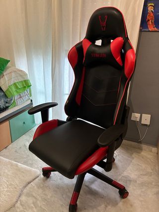 Silla Gamer Negra y Roja Casi Nueva