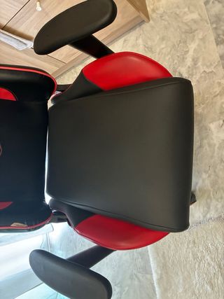 Silla Gamer Negra y Roja Casi Nueva