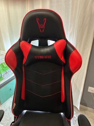 Silla Gamer Negra y Roja Casi Nueva