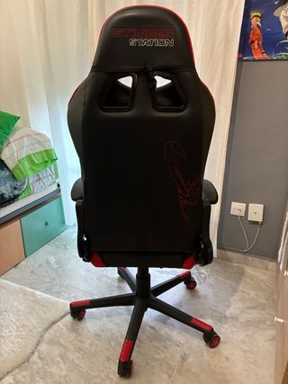 Silla Gamer Negra y Roja Casi Nueva