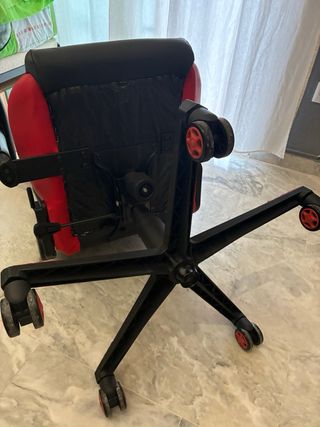 Silla Gamer Negra y Roja Casi Nueva