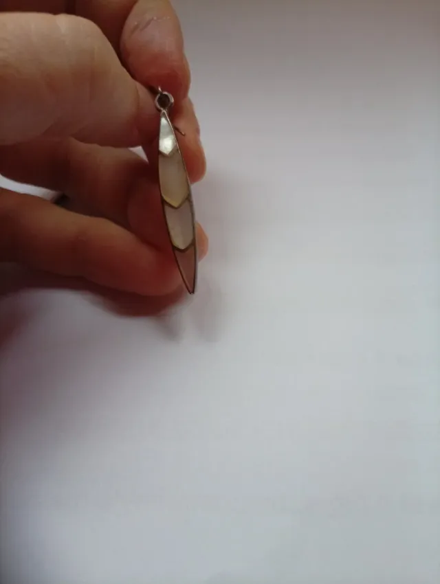 Conjunto Plata y Nácar: Anillo y Pendientes