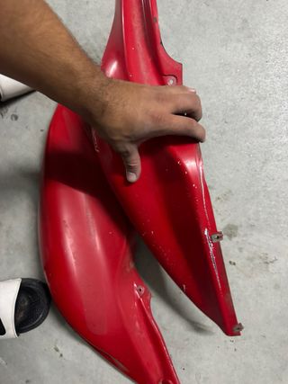 Laterais Traseiras Yamaha Aerox Vermelhas