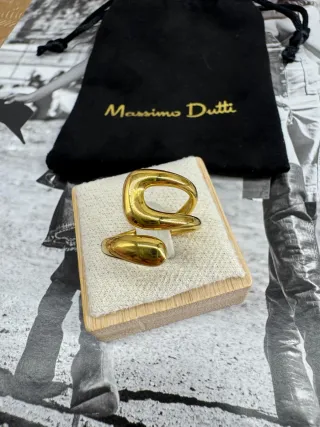 Anillo dorado diseño moderno