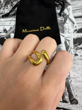 Anillo dorado diseño moderno