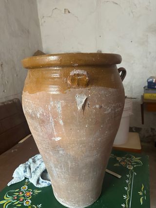 Tinaja de barro grande